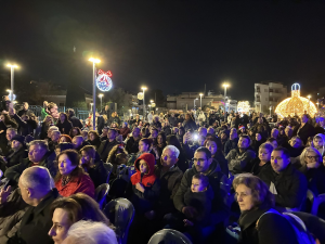 Μεταμόρφωση: Με μια όμορφη εκδήλωση φωταγωγήθηκε χθες το Χριστουγεννιάτικο Δέντρο του Δήμου Μεταμόρφωση: Με μια όμορφη εκδήλωση φωταγωγήθηκε χθες το Χριστουγεννιάτικο Δέντρο του Δήμου