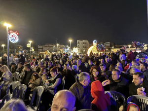 Μεταμόρφωση: Με μια όμορφη εκδήλωση φωταγωγήθηκε χθες το Χριστουγεννιάτικο Δέντρο του Δήμου Μεταμόρφωση: Με μια όμορφη εκδήλωση φωταγωγήθηκε χθες το Χριστουγεννιάτικο Δέντρο του Δήμου