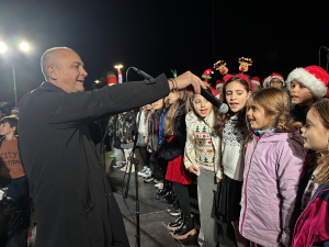 Μεταμόρφωση: Με μια όμορφη εκδήλωση φωταγωγήθηκε χθες το Χριστουγεννιάτικο Δέντρο του Δήμου Μεταμόρφωση: Με μια όμορφη εκδήλωση φωταγωγήθηκε χθες το Χριστουγεννιάτικο Δέντρο του Δήμου