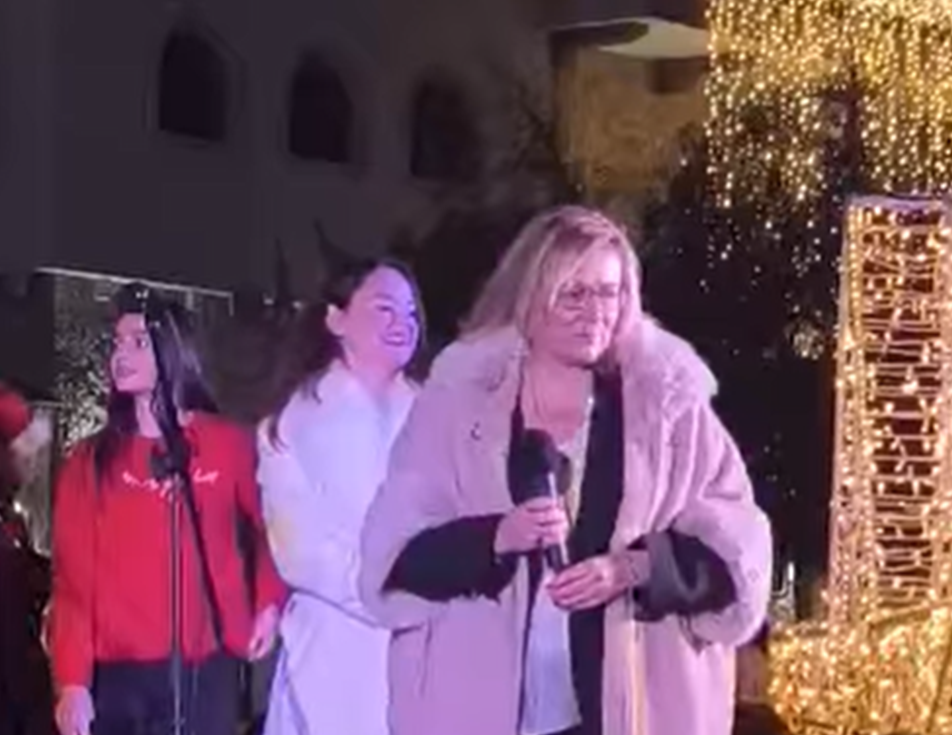 "Φωταγώγηση Χριστουγεννιάτικου Δένδρου στα Μελίσσια" Μια Λαμπερή γιορτή στην Πλατεία Μικρασιατών