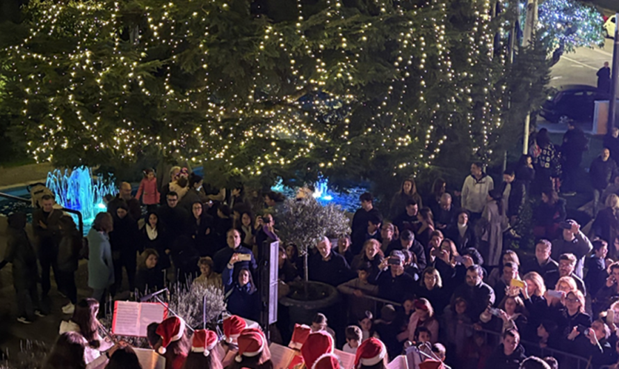 «Έλαμψε το Πνεύμα των Χριστουγέννων» Η φωταγώγηση του Δέντρου στον Δήμο Παπάγου Χολαργού