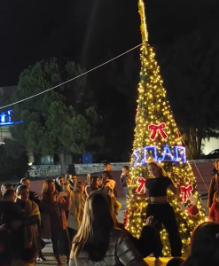 Πεντέλη: Λαμπερή εκδήλωση για το «Άναμμα του Χριστουγεννιάτικου Δέντρου» στη Νέα Πεντέλη
