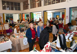 Λυκόβρυση Πεύκη: Πραγματοποιήθηκε με επιτυχία η Χριστουγεννιάτικη Έκθεση Χειροποίητων Δημιουργιών στον Δήμο Λυκόβρυση Πεύκη: Πραγματοποιήθηκε με επιτυχία η Χριστουγεννιάτικη Έκθεση Χειροποίητων Δημιουργιών στον Δήμο