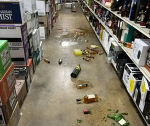 Ύποπτο για σειρά διαρρήξεων το ρακούν που μέθυσε και λιποθύμησε σε κάβα στη Βιρτζίνια Ύποπτο για σειρά διαρρήξεων το ρακούν που μέθυσε και λιποθύμησε σε κάβα στη Βιρτζίνια