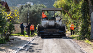 Εντατικό πρόγραμμα ασφαλτοστρώσεων στον Δήμο Σαρωνικού Εντατικό πρόγραμμα ασφαλτοστρώσεων στον Δήμο Σαρωνικού