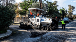 Εντατικό πρόγραμμα ασφαλτοστρώσεων στον Δήμο Σαρωνικού Εντατικό πρόγραμμα ασφαλτοστρώσεων στον Δήμο Σαρωνικού