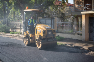 Εντατικό πρόγραμμα ασφαλτοστρώσεων στον Δήμο Σαρωνικού Εντατικό πρόγραμμα ασφαλτοστρώσεων στον Δήμο Σαρωνικού