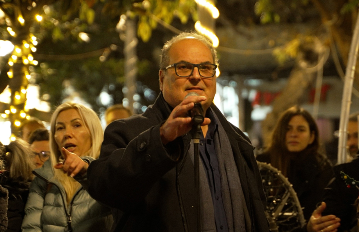 Η χριστουγεννιάτικη γιορτή στο Χαλάνδρι ξεκίνησε με το άναμμα του δέντρου