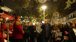 Η χριστουγεννιάτικη γιορτή στο Χαλάνδρι ξεκίνησε με το άναμμα του δέντρου Η χριστουγεννιάτικη γιορτή στο Χαλάνδρι ξεκίνησε με το άναμμα του δέντρου