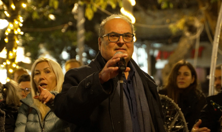 Η χριστουγεννιάτικη γιορτή στο Χαλάνδρι ξεκίνησε με το άναμμα του δέντρου