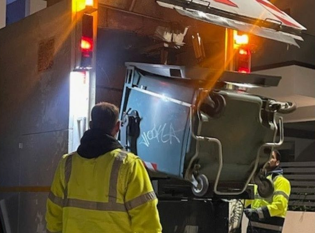 Παλλήνη: Kαθαρισμός και απολύμανσης κάδων και στις τρεις Δημοτικές Ενότητες με το καδοπλυντήριο