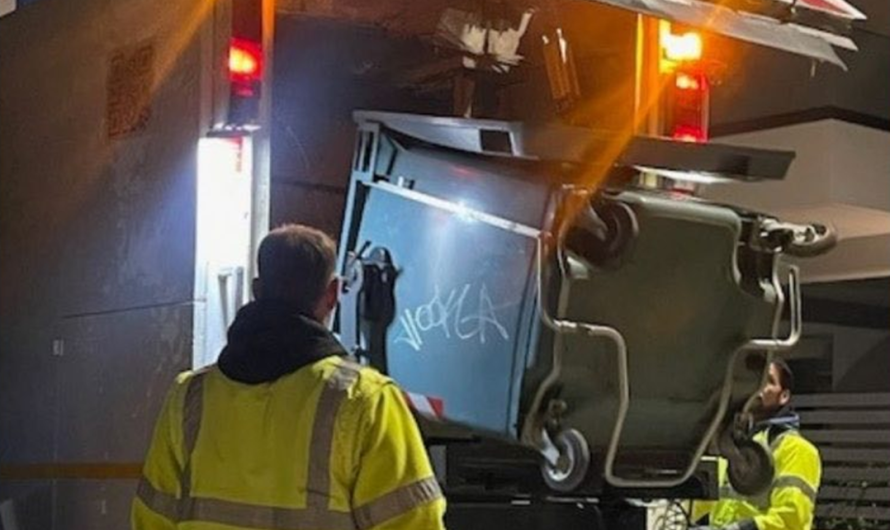 Παλλήνη: Kαθαρισμός και απολύμανσης κάδων και στις τρεις Δημοτικές Ενότητες με το καδοπλυντήριο