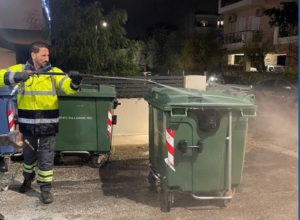 Παλλήνη: Kαθαρισμός και απολύμανσης κάδων και στις τρεις Δημοτικές Ενότητες με το καδοπλυντήριο Παλλήνη: Kαθαρισμός και απολύμανσης κάδων και στις τρεις Δημοτικές Ενότητες με το καδοπλυντήριο
