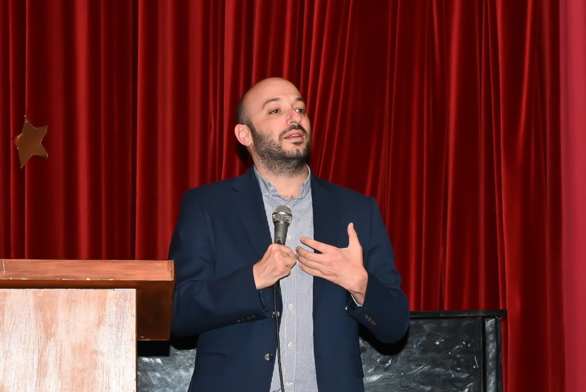 Με επιτυχία ολοκληρώνονται οι εορταστικές εκδηλώσεις στη Λυκόβρυση και την Πεύκη