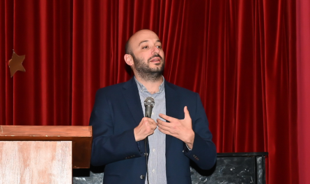 Με επιτυχία ολοκληρώνονται οι εορταστικές εκδηλώσεις στη Λυκόβρυση και την Πεύκη