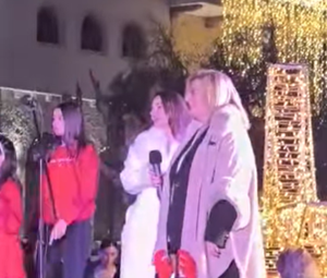 "Φωταγώγηση Χριστουγεννιάτικου Δένδρου στα Μελίσσια" Μια Λαμπερή γιορτή στην Πλατεία Μικρασιατών "Φωταγώγηση Χριστουγεννιάτικου Δένδρου στα Μελίσσια" Μια Λαμπερή γιορτή στην Πλατεία Μικρασιατών