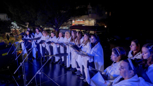 "Φωταγώγηση του Χριστουγεννιάτικου Δένδρου στα Μελίσσια" Μια Λαμπερή γιορτή στην Πλατεία Μικρασιατών "Φωταγώγηση του Χριστουγεννιάτικου Δένδρου στα Μελίσσια" Μια Λαμπερή γιορτή στην Πλατεία Μικρασιατών