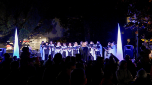 "Φωταγώγηση του Χριστουγεννιάτικου Δένδρου στα Μελίσσια" Μια Λαμπερή γιορτή στην Πλατεία Μικρασιατών "Φωταγώγηση του Χριστουγεννιάτικου Δένδρου στα Μελίσσια" Μια Λαμπερή γιορτή στην Πλατεία Μικρασιατών