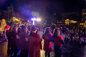 "Φωταγώγηση του Χριστουγεννιάτικου Δένδρου στα Μελίσσια" Μια Λαμπερή γιορτή στην Πλατεία Μικρασιατών "Φωταγώγηση του Χριστουγεννιάτικου Δένδρου στα Μελίσσια" Μια Λαμπερή γιορτή στην Πλατεία Μικρασιατών
