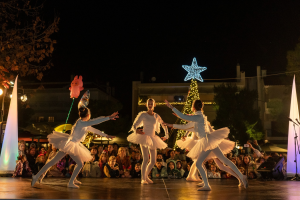 "Φωταγώγηση του Χριστουγεννιάτικου Δένδρου στα Μελίσσια" Μια Λαμπερή γιορτή στην Πλατεία Μικρασιατών "Φωταγώγηση του Χριστουγεννιάτικου Δένδρου στα Μελίσσια" Μια Λαμπερή γιορτή στην Πλατεία Μικρασιατών