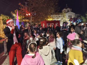 Φωταγώγηση Χριστουγεννιάτικου Δένδρου στα Μελίσσια: Μια Λαμπερή Γιορτή στην Πλατεία Μικρασιατών Φωταγώγηση Χριστουγεννιάτικου Δένδρου στα Μελίσσια: Μια Λαμπερή Γιορτή στην Πλατεία Μικρασιατών