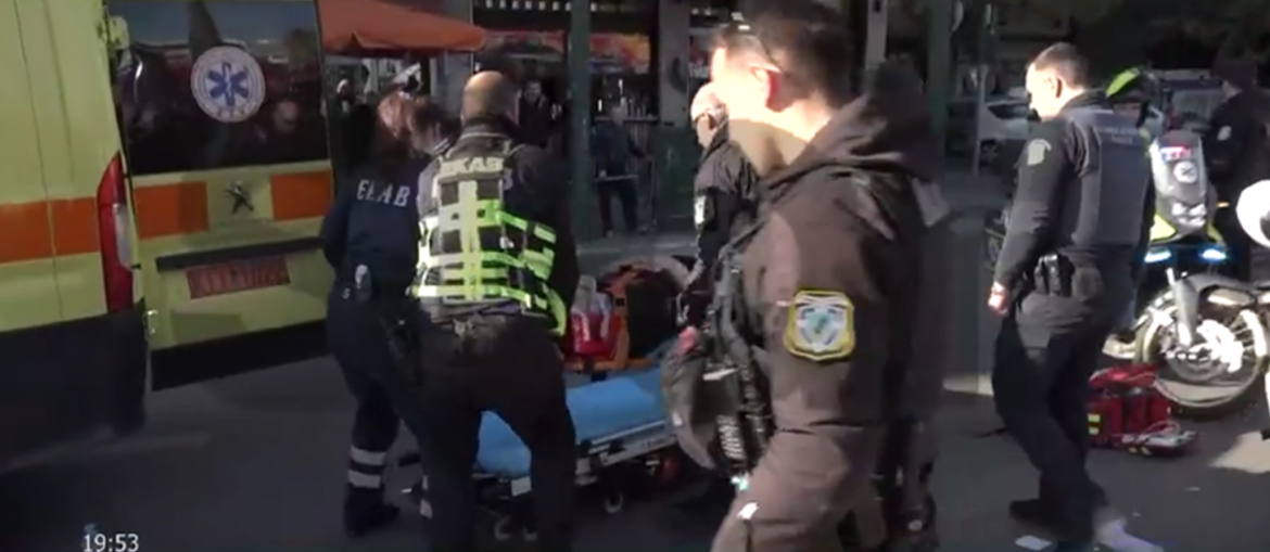 «Ηρωισμός στην άσφαλτο» Αστυνομικός της ΔΙΑΣ έγινε «ασπίδα» για τραυματία στην Πατησίων