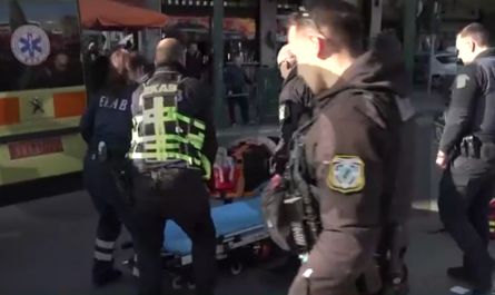 «Ηρωισμός στην άσφαλτο» Αστυνομικός της ΔΙΑΣ έγινε «ασπίδα» για τραυματία στην Πατησίων