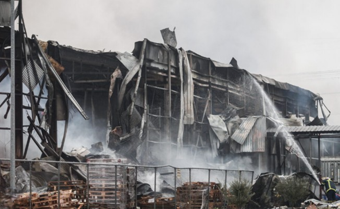 Τραγωδία στα Τρίκαλα: Εντοπίστηκε η πέμπτη σορός στο εργοστάσιο «Βιολάντα»