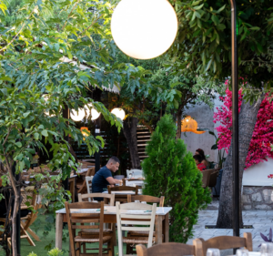 «Δούκισσα»: Η αρχοντιά του μεζέ σε μια καταπράσινη όαση στο Χαλάνδρι «Δούκισσα»: Η αρχοντιά του μεζέ σε μια καταπράσινη όαση στο Χαλάνδρι