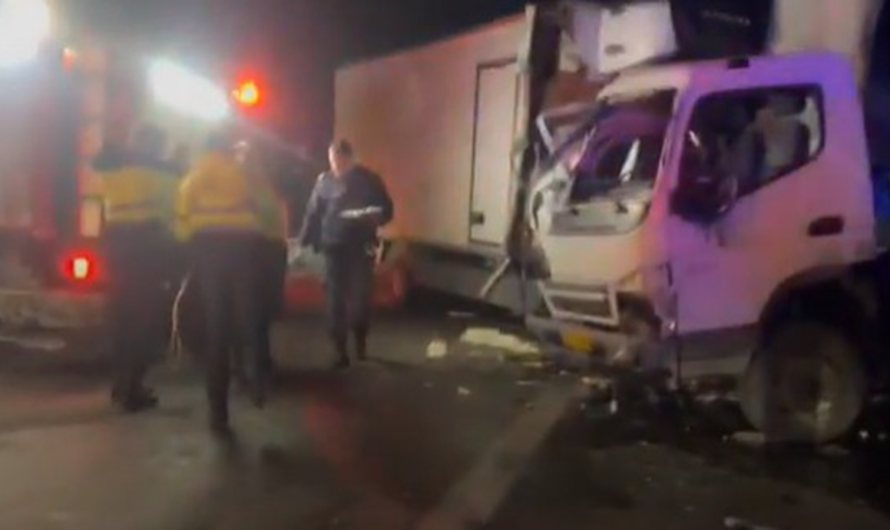 Ένας νεκρός σε σφοδρή σύγκρουση φορτηγών στο Κηφισός στο ύψος του Αιγάλεω