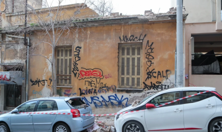 Σοβαρές ζημιές από κατάρρευση μαρκίζας σε εγκαταλελειμμένο κτίριο στο Νέος Κόσμος – Από θαύμα δεν υπήρξαν θύματα