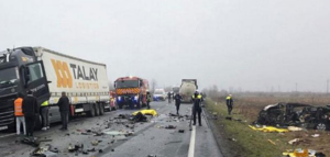 Τραγωδία στη Ρουμανία: Επτά νεκροί Έλληνες σε σφοδρή σύγκρουση βαν με νταλίκα