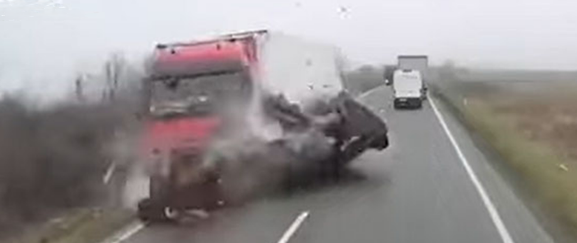 Τραγωδία στη Ρουμανία: Επτά νεκροί Έλληνες σε σφοδρή σύγκρουση βαν με νταλίκα