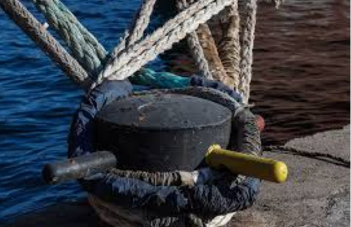 Σοβαρά προβλήματα στις ακτοπλοϊκές συγκοινωνίες λόγω θυελλωδών ανέμων