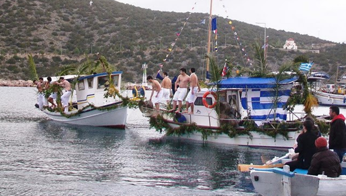 «Θεοφάνια 2026» Χαρακτηριστικά έθιμα που αναβιώνουν αυτές τις ημέρες