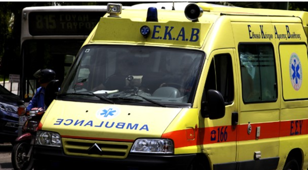 «Σοβαρό τροχαίο στη Μιχαλακοπούλου» Αυτοκίνητο ανατράπηκε ενώ κινούνταν επί της λεωφόρου