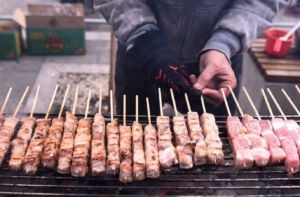 Απόκριες 2026: Οδηγός για το Τριώδιο, την Τσικνοπέμπτη και τις Αποδράσεις σας