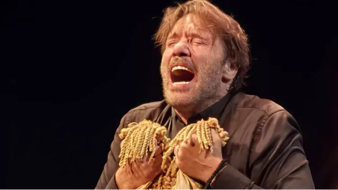 «Βροχή τα βέλη» με τον Στράτο Τζώρτζογλου στο Calderone Art Space