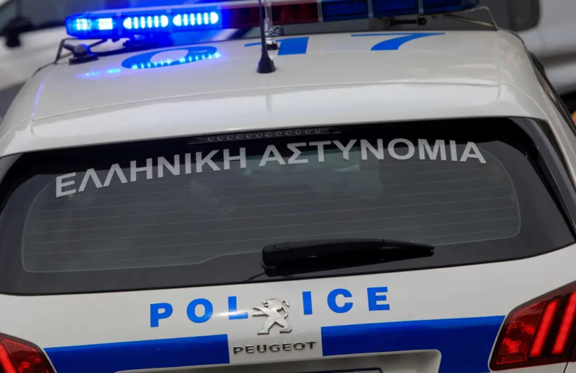 Πάτρα: Χειροπέδες σε «γνώριμο» των Αρχών μετά από ένοπλη ληστεία σε μίνι μάρκετ