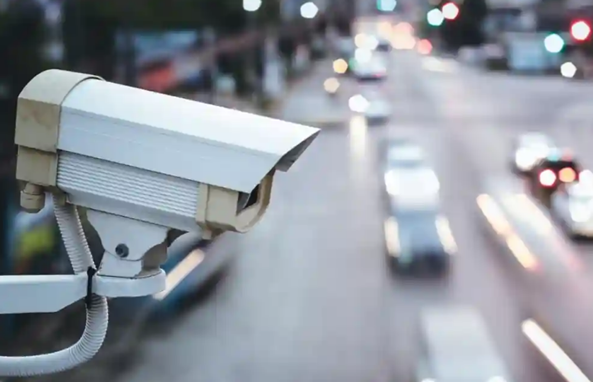 «Έξυπνες» κάμερες στους δρόμους της Αττικής: Τέλος στην ατιμωρησία με Τεχνητή Νοημοσύνη