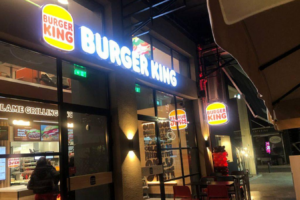 Η στρατηγική αντεπίθεση του ομίλου PHC: Pizza Hut και Burger King «κατακτούν» την Αθήνα