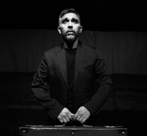 «Από Κοινού Θέατρο» Ελευθερία Κινήσεων,μαρτυρίες μετανάστευσης σε πρώτο πρόσωπο σε κείμενο και σκηνοθεσία: Ramiro Torres de Miguel «Από Κοινού Θέατρο» Ελευθερία Κινήσεων,μαρτυρίες μετανάστευσης σε πρώτο πρόσωπο σε κείμενο και σκηνοθεσία: Ramiro Torres de Miguel