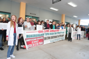 Ένταση και Επεισόδια στο Νοσοκομείο Νίκαιας κατά την Επίσκεψη του Άδωνι Γεωργιάδη