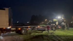 Από τα Μπλόκα στο Σύνταγμα: Η Μεγάλη Κάθοδος των Αγροτών στην Αθήνα Από τα Μπλόκα στο Σύνταγμα: Η Μεγάλη Κάθοδος των Αγροτών στην Αθήνα