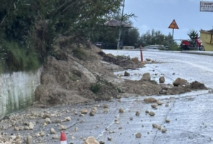 Ήπειρος: Σε κατάσταση πολιορκίας από την κακοκαιρία – Σαρωτικές κατολισθήσεις και κλειστοί οδικοί άξονες Ήπειρος: Σε κατάσταση πολιορκίας από την κακοκαιρία – Σαρωτικές κατολισθήσεις και κλειστοί οδικοί άξονες