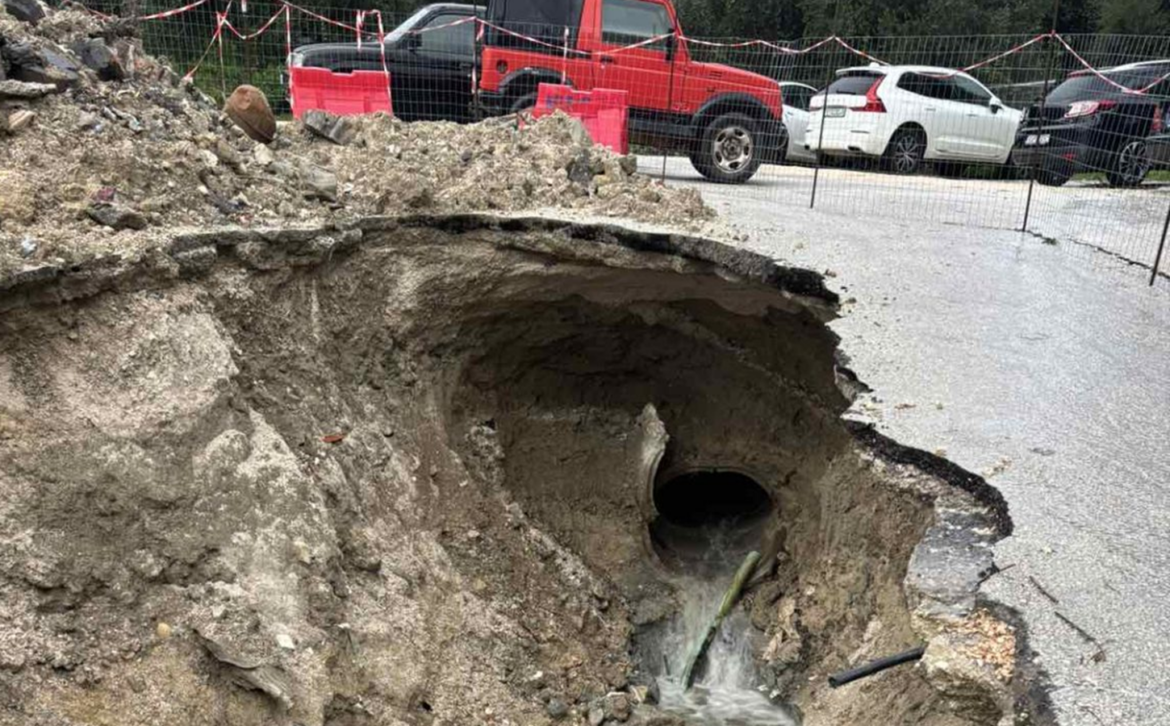 Ήπειρος: Σε κατάσταση πολιορκίας από την κακοκαιρία – Σαρωτικές κατολισθήσεις και κλειστοί οδικοί άξονες