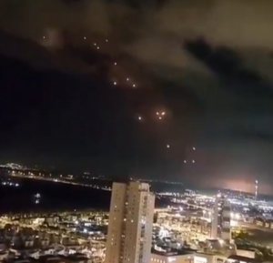 Η λάμψη του Ντουμπάι επισκιάστηκε από σκηνές πολέμου, καθώς η πόλη βρέθηκε στο στόχαστρο μαζικών επιθέσεων με πυραύλους και drones.