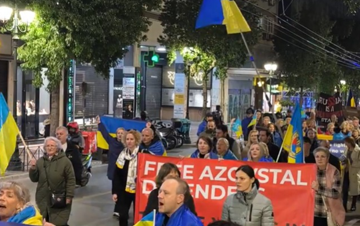 Συγκίνηση στο κέντρο της Αθήνας: Πορεία της Ουκρανικής κοινότητας για τα 4 χρόνια πολέμου
