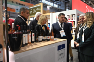 Η Αττική στο Επίκεντρο του Παγκόσμιου Οινικού Χάρτη: Το Στρατηγικό Σχέδιο Χαρδαλιά για την Εξωστρέφεια του Αττικού Αμπελώνα