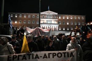 Λήξη Πολιορκίας στο Σύνταγμα: Επιστρέφουν στα Μπλόκα οι Αγρότες – Το Μήνυμα για Κλιμάκωση